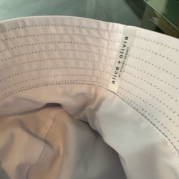 NWT Alice + Olivia Reversible Black Daisy Bucket Hat - Picture 6 of 8